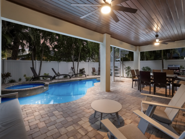Six Bedroom Luxury Vacation Rental Anna Maria with Pool